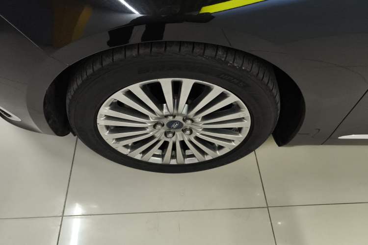 Used Ford Taurus 2015 EcoBoost 245 Luxury Model Left Front Wheel Hub