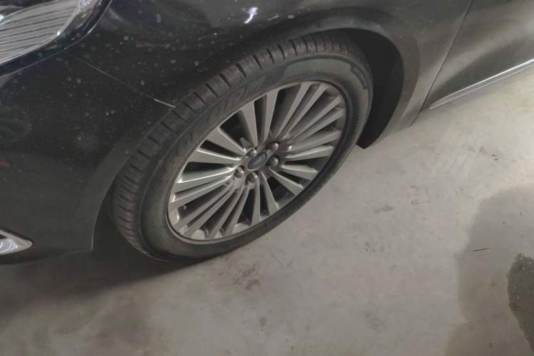 Used Ford Taurus 2015 EcoBoost 245 Luxury Model Left Front Wheel Hub