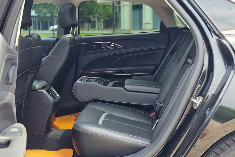 Used Ford Taurus 2015 EcoBoost 245 Luxury Model Left Rear Seat