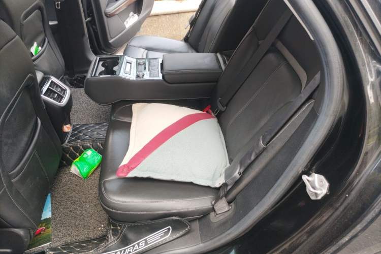 Used Ford Taurus 2015 EcoBoost 325 V6 Flagship Model Left Rear Seat