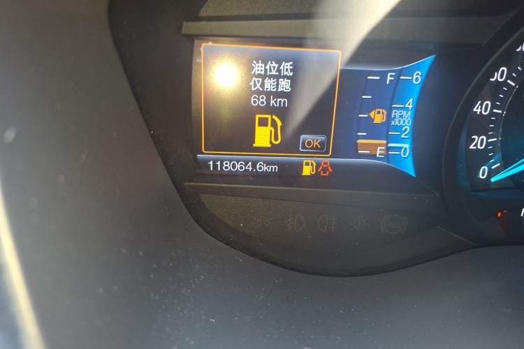 Used Ford Taurus 2015 EcoBoost 245 Fashion Edition Odometer Close Up