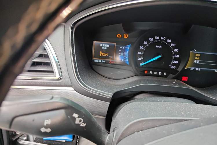 Used Ford Taurus 2015 EcoBoost 245 Fashion Edition Odometer Close Up