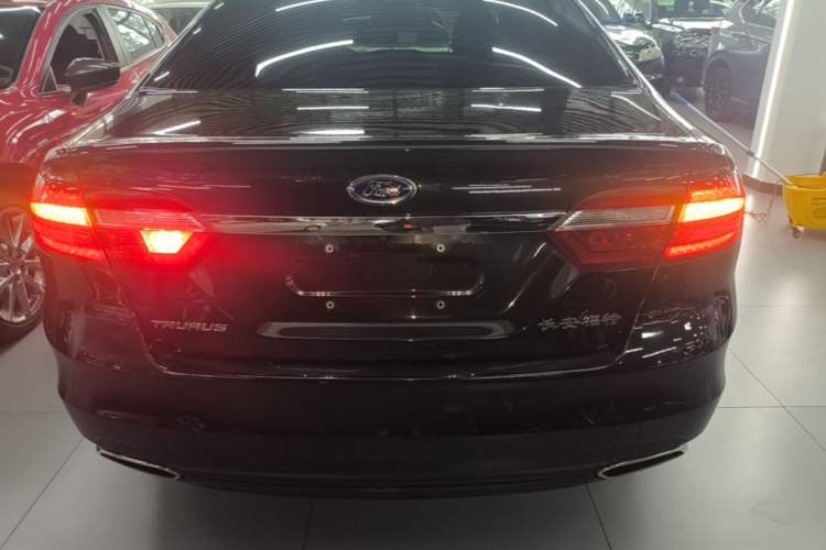 Used Ford Taurus 2015 EcoBoost 245 Fashion Edition Rear