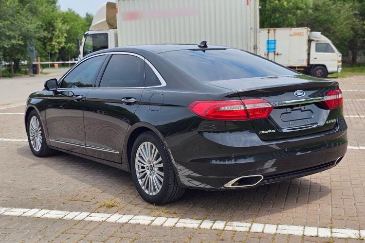 Used Ford Taurus 2015 EcoBoost 245 Luxury Model Rear Right 45 Deg