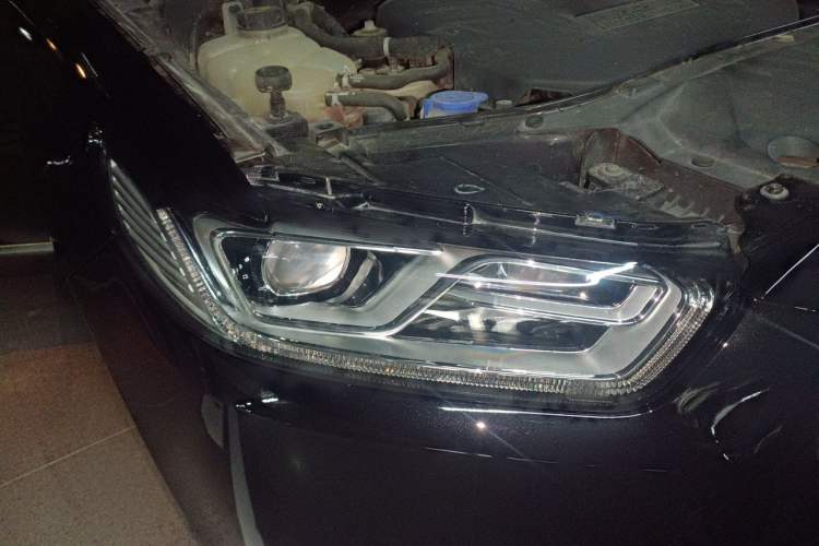 Used Ford Taurus 2015 EcoBoost 245 Luxury Model Right Front Headlight