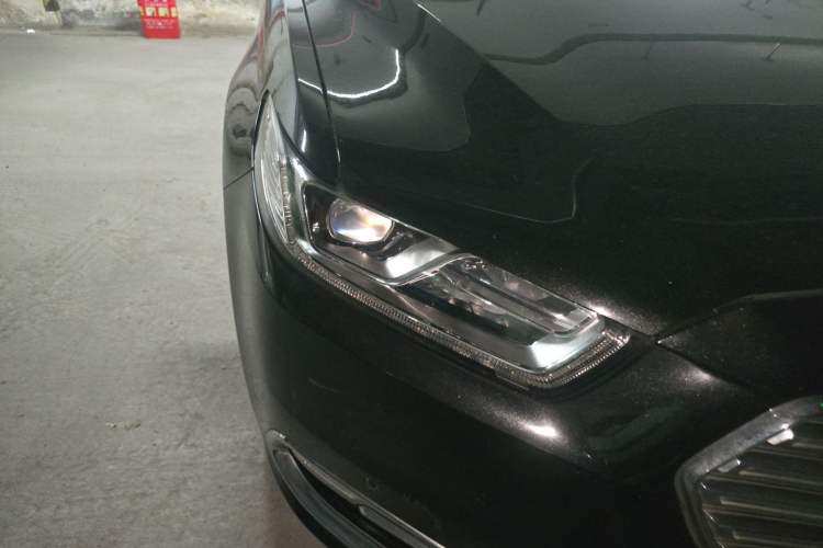 Used Ford Taurus 2015 EcoBoost 245 Luxury Model Right Front Headlight