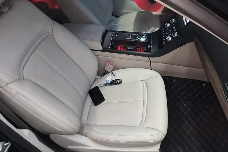 Used Ford Taurus 2015 EcoBoost 245 Fashion Edition Right Front Seat
