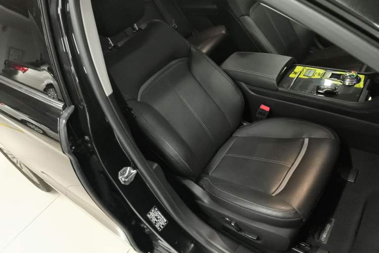 Used Ford Taurus 2015 EcoBoost 245 Luxury Model Right Front Seat