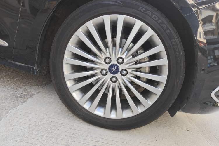 Used Ford Taurus 2015 EcoBoost 245 Ultimate Model Right Front Wheel Hub