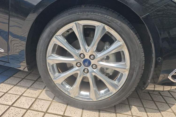 Used Ford Taurus 2015 EcoBoost 325 V6 Flagship Model Right Front Wheel Hub