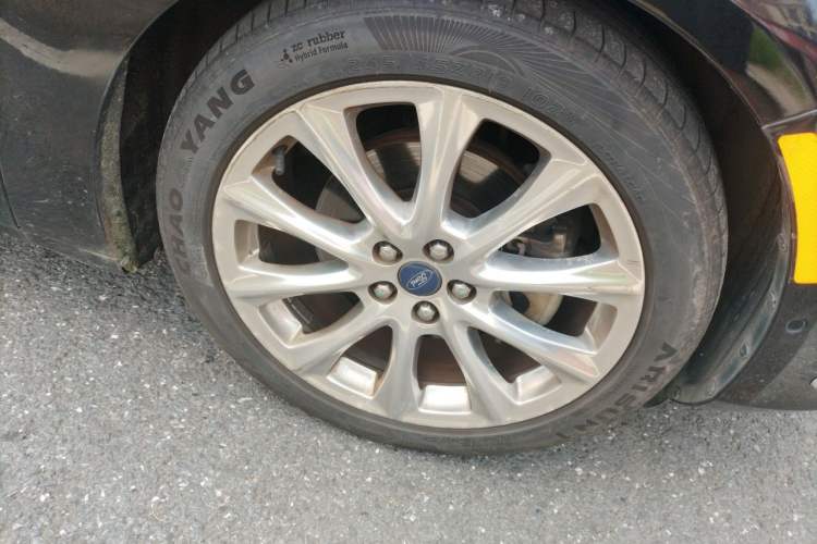 Used Ford Taurus 2015 EcoBoost 325 V6 Flagship Model Right Front Wheel Hub