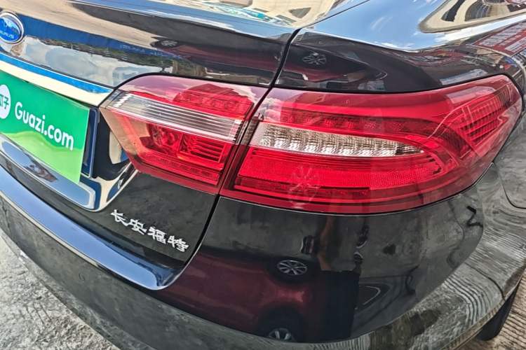 Used Ford Taurus 2015 EcoBoost 245 Fashion Edition Right Rear Taillight