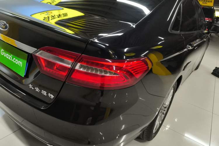 Used Ford Taurus 2015 EcoBoost 245 Luxury Model Right Rear Taillight
