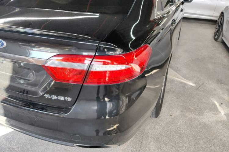Used Ford Taurus 2015 EcoBoost 245 Fashion Edition Right Rear Taillight
