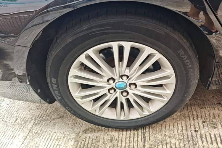 Used Ford Taurus 2015 EcoBoost 245 Fashion Edition Right Rear Wheel Hub