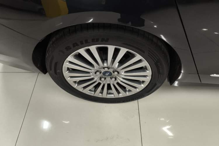 Used Ford Taurus 2015 EcoBoost 245 Luxury Model Right Rear Wheel Hub