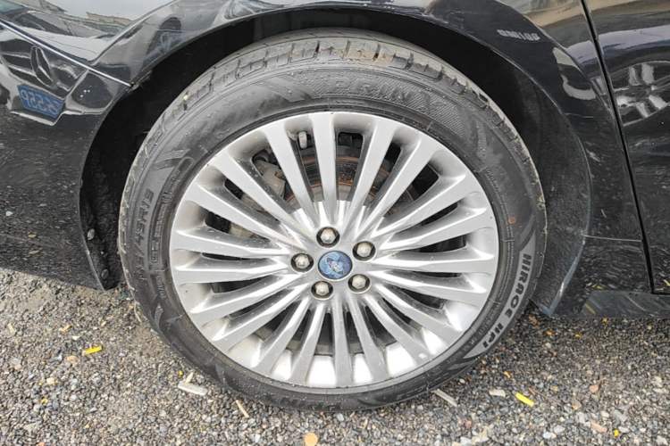 Used Ford Taurus 2015 EcoBoost 245 Ultimate Model Right Rear Wheel Hub