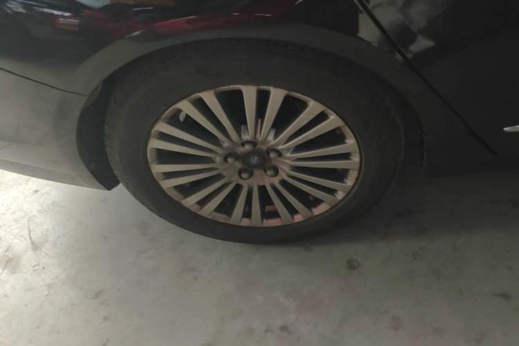 Used Ford Taurus 2015 EcoBoost 245 Luxury Model Right Rear Wheel Hub