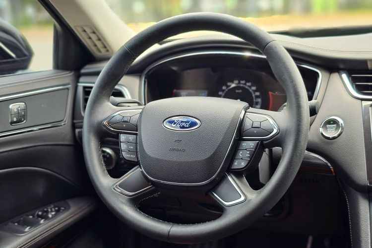 Used Ford Taurus 2015 EcoBoost 245 Luxury Model Steering Wheel