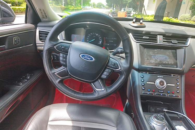 Used Ford Taurus 2015 EcoBoost 245 Luxury Model Steering Wheel