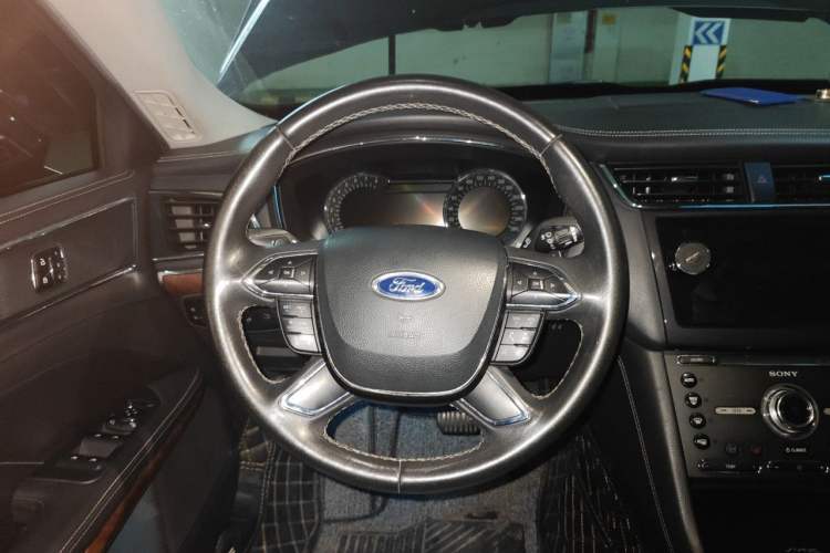 Used Ford Taurus 2015 EcoBoost 245 Ultimate Model Steering Wheel