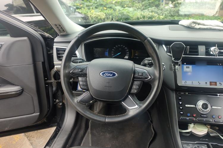 Used Ford Taurus 2015 EcoBoost 245 Luxury Model Steering Wheel