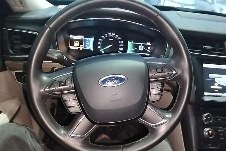 Used Ford Taurus 2015 EcoBoost 245 Fashion Edition Steering Wheel