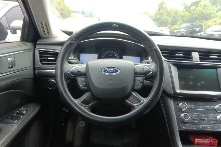 Used Ford Taurus 2015 EcoBoost 245 Fashion Edition Steering Wheel
