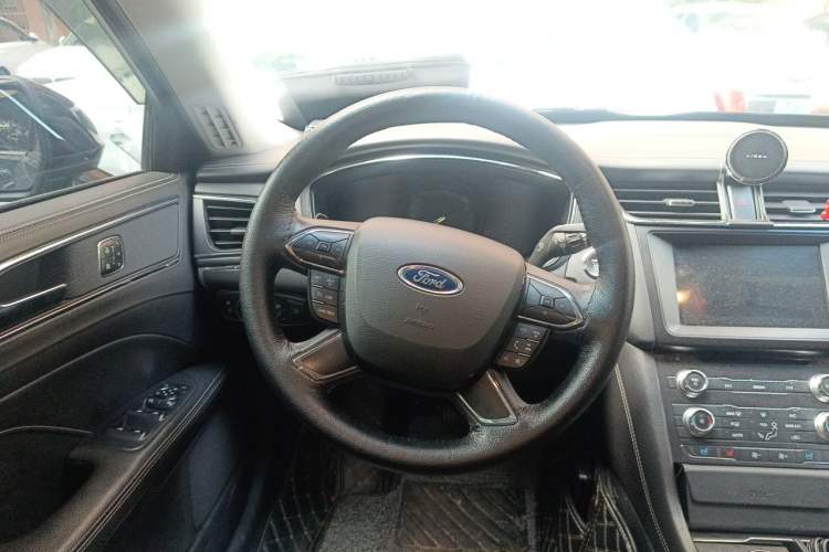 Used Ford Taurus 2015 EcoBoost 245 Fashion Edition Steering Wheel
