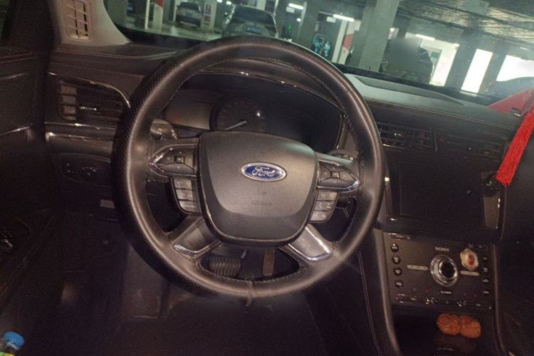 Used Ford Taurus 2015 EcoBoost 245 Luxury Model Steering Wheel
