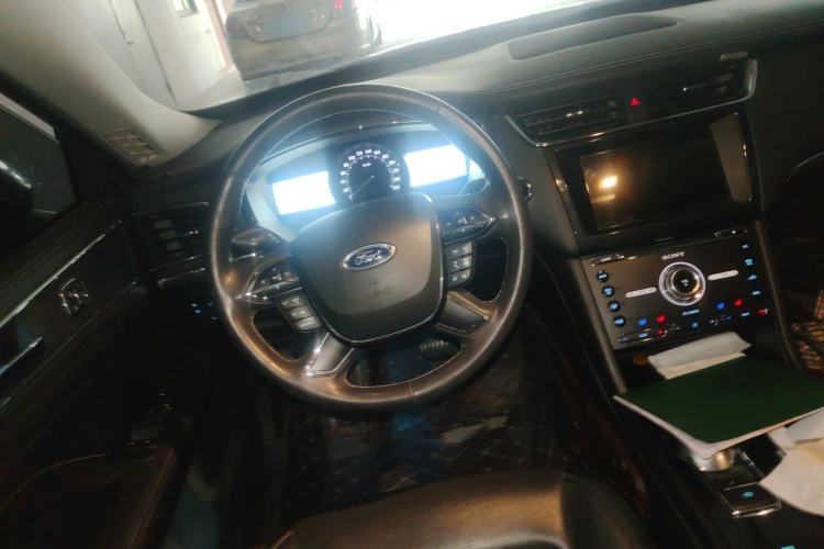 Used Ford Taurus 2015 EcoBoost 245 Luxury Model Steering Wheel