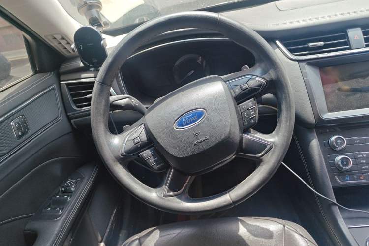 Used Ford Taurus 2015 EcoBoost 245 Fashion Edition Steering Wheel
