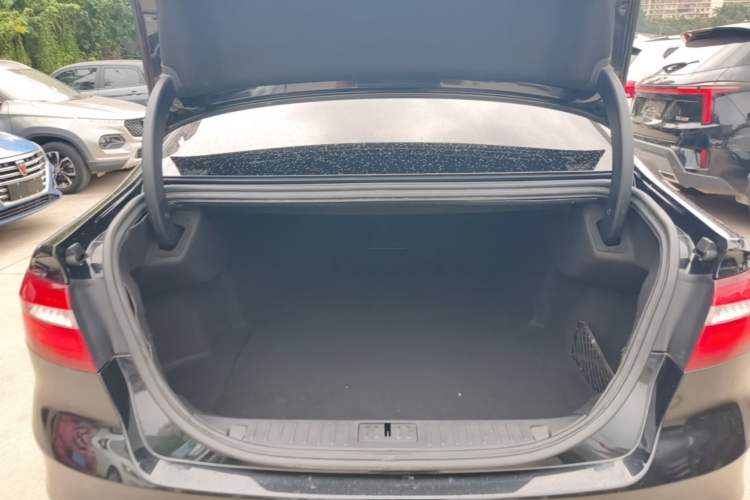 Used Ford Taurus 2015 EcoBoost 245 Fashion Edition Trunk