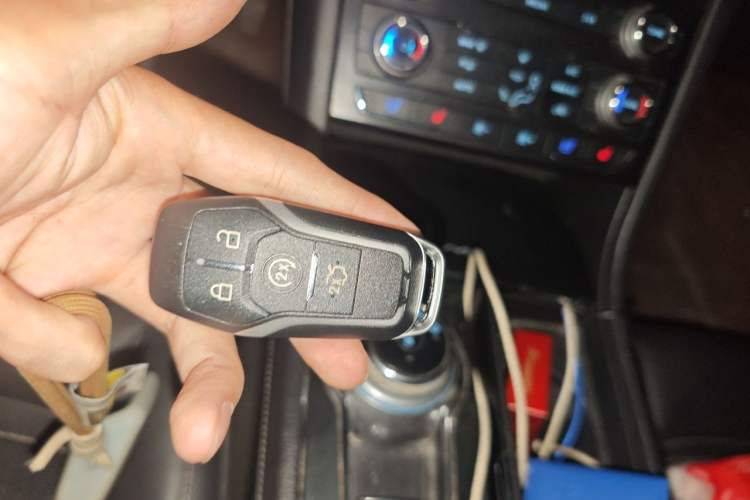 Used Ford Taurus 2015 EcoBoost 245 Fashion Edition Vehicle Key