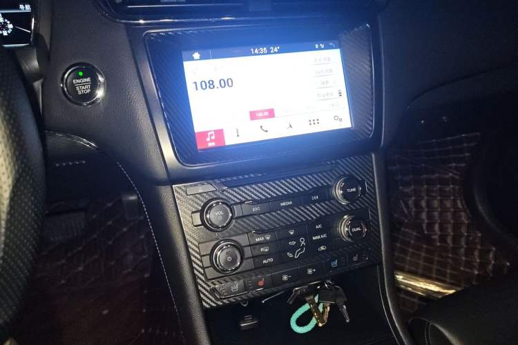 Used Ford Taurus 2015 EcoBoost 245 Fashion Edition Audio And AC Panel