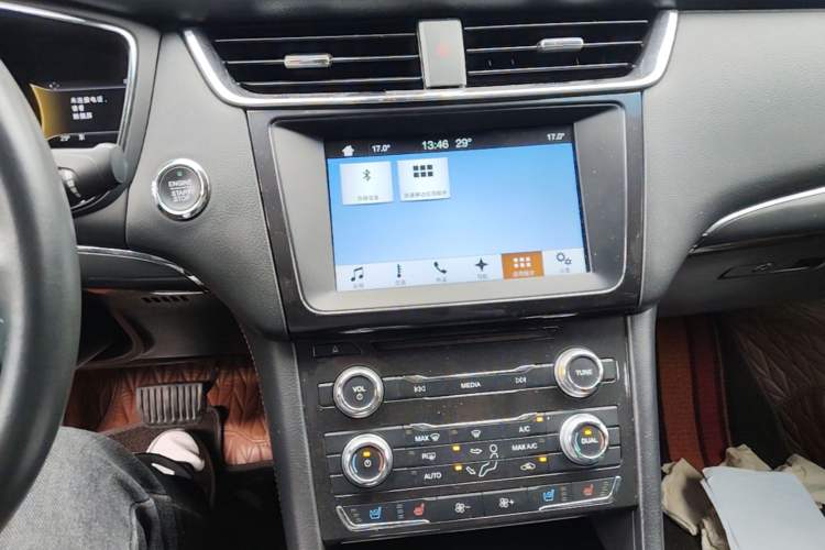 Used Ford Taurus 2015 EcoBoost 245 Fashion Edition Audio And AC Panel