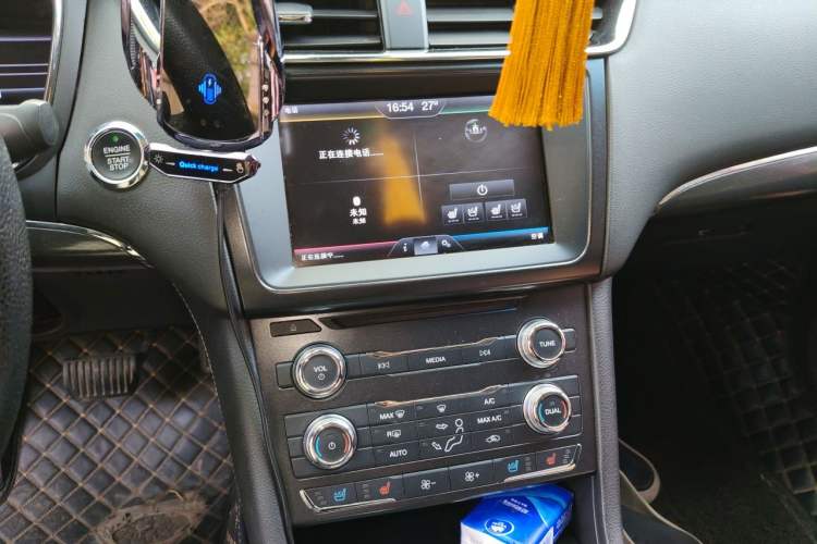 Used Ford Taurus 2015 EcoBoost 245 Fashion Edition Audio And AC Panel