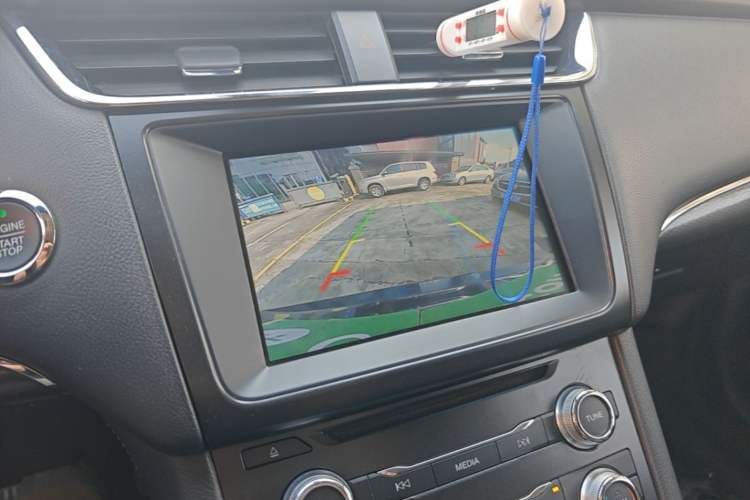 Used Ford Taurus 2015 EcoBoost 245 Fashion Edition Audio And AC Panel