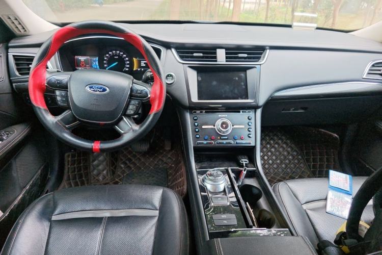 Used Ford Taurus 2015 EcoBoost 245 Luxury Model Center Console