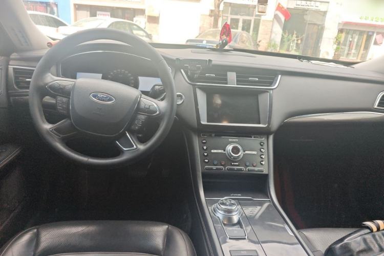 Used Ford Taurus 2015 EcoBoost 245 Luxury Model Center Console