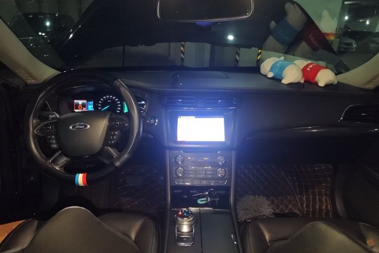 Used Ford Taurus 2015 EcoBoost 245 Fashion Edition Center Console