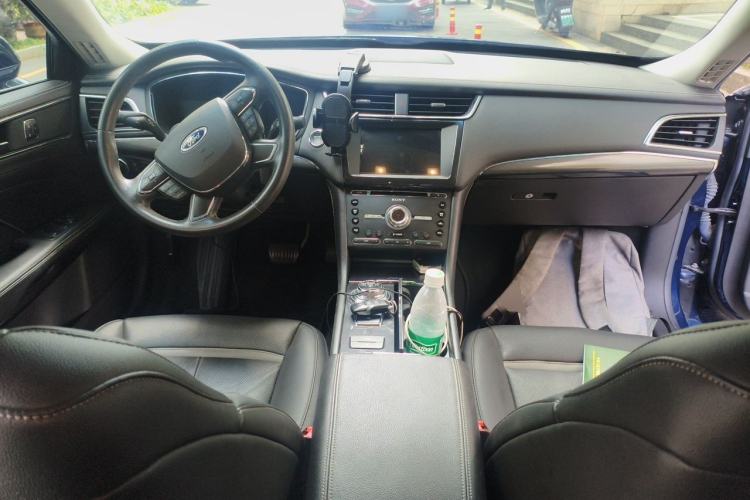 Used Ford Taurus 2015 EcoBoost 245 Luxury Model Center Console
