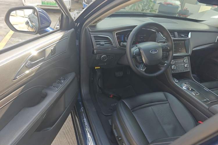 Used Ford Taurus 2015 EcoBoost 245 Fashion Edition Driver Seat