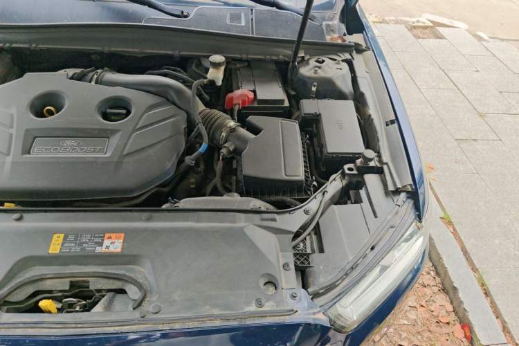 Used Ford Taurus 2015 EcoBoost 245 Luxury Model Engine Bay Left