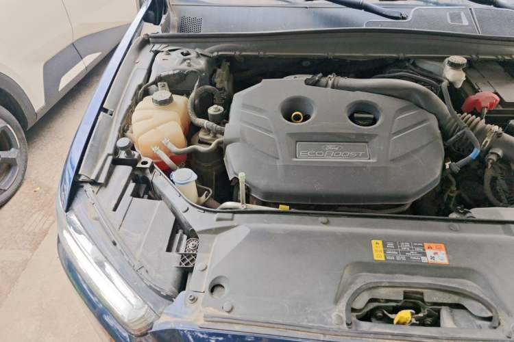 Used Ford Taurus 2015 EcoBoost 245 Luxury Model Engine Bay Right