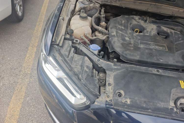 Used Ford Taurus 2015 EcoBoost 245 Luxury Model Engine Bay Right