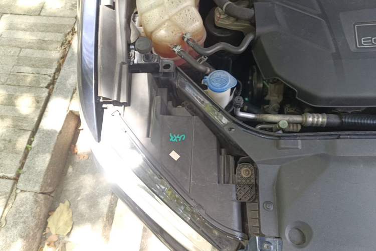 Used Ford Taurus 2015 EcoBoost 245 Luxury Model Engine Bay Right