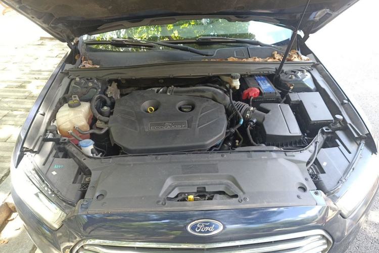 Used Ford Taurus 2015 EcoBoost 245 Luxury Model Engine Bay