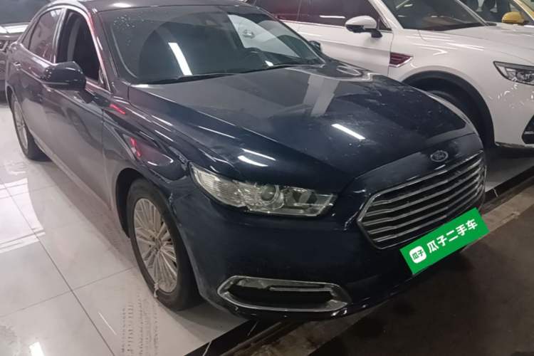 Used Ford Taurus 2015 EcoBoost 245 Fashion Edition Front Right 45 Deg