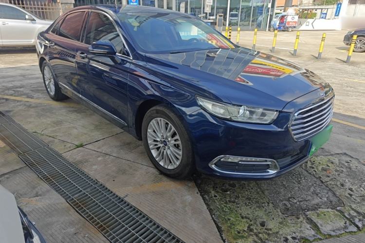 Used Ford Taurus 2015 EcoBoost 245 Fashion Edition Front Right 45 Deg
